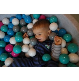 Children's Dry Pool with 200 Balls