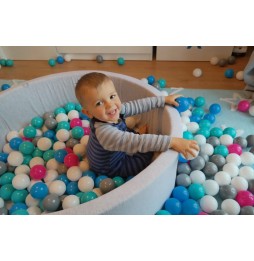 Children's Dry Pool with 200 Balls