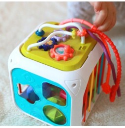 Woopie Baby activity cube for children