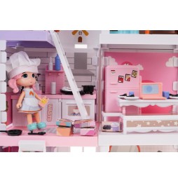 Dollhouse with Accessories and 4 Figures