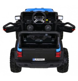 Vehicul Master Of Terrain albastru cu tracțiune 4x4