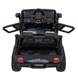 Vehicul off-road 4x4 sport negru