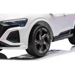 Vehicul Audi SQ8 alb pentru copii