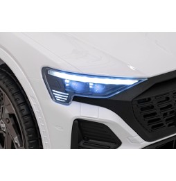 Vehicul Audi SQ8 alb pentru copii