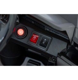 Vehicul Audi SQ8 negru cu telecomandă