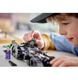 LEGO Batman Batmobil Urmărirea lui Batman cu Jokerul 76224