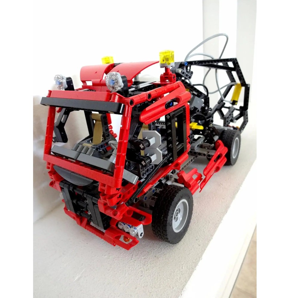 LEGO Technic ciężarówka 8436 z dźwigami pneumatycznymi