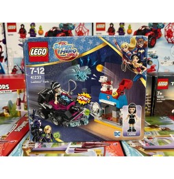 LEGO DC Super Hero Girls Lashina și vehiculul ei 41233