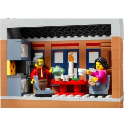 LEGO Icons 10308 Holiday Street Set