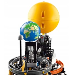 LEGO Technic 42179 Earth and Moon