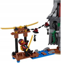 LEGO Ninjago 70594 Bătălia pentru far