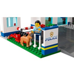 LEGO City 60316 Secția de poliție - 668 de piese