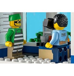 LEGO City 60316 Secția de poliție - 668 de piese