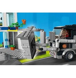 LEGO City 60316 Secția de poliție - 668 de piese