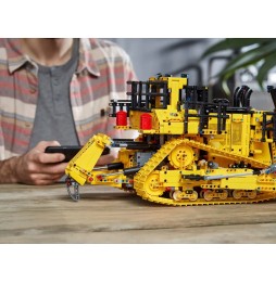 LEGO Technic Buldozer CAT D11 42131