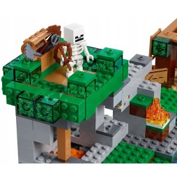 LEGO Minecraft 21146 Atacul Squeleților - Noi Piese