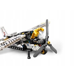 LEGO Technic 42198 Avion de transport 8+