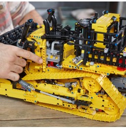 LEGO Technic Buldozer CAT D11 42131