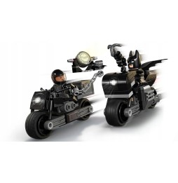 LEGO Batman Motorcycle Chase 76137