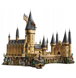 LEGO Harry Potter Castelul Hogwarts și Casa pe apă