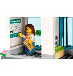 LEGO City Stacja Kolejowa i Furgonetka z lodami