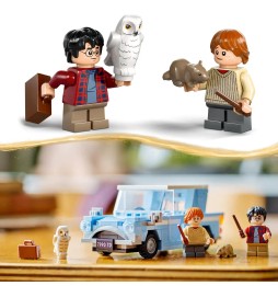 LEGO Harry Potter Flying Ford Anglia Set