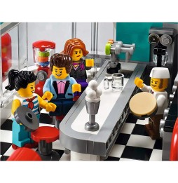 LEGO 10260 Bistro în Centrul Orașului - Creator Expert