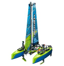 LEGO Technic 42105 Catamaran - Jucărie plutitoare