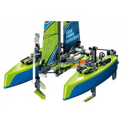 LEGO Technic 42105 Catamaran - Jucărie plutitoare