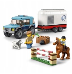 LEGO City 60327 Remorcă pentru transportul cailor