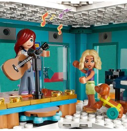 LEGO Friends Community Center in Heartlake 41748