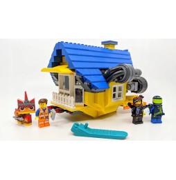 LEGO 70831 Casa lui Emmet și Racheta de Salvare