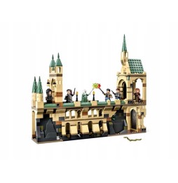 LEGO Harry Potter Bătălia de la Hogwarts 730 piese